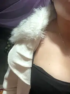 Luna-ass online show from December 3, 9:14 pm