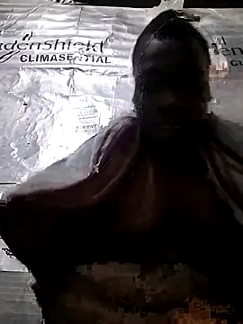 Snapshot of Msoon001 chatting on October 1, 4:06 am Msoon001 online show from October 1, 4:06 am