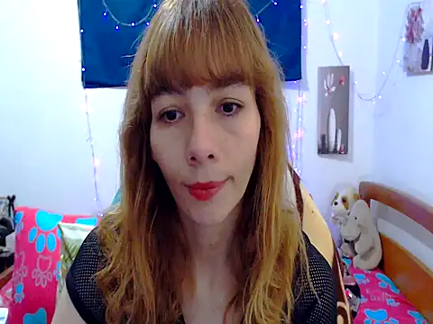 Snapshot of seraphinewhite chatting on February 18, 6:11 am seraphinewhite online show from February 18, 6:11 am