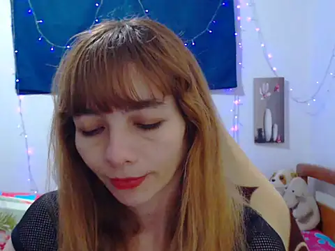 Snapshot of seraphinewhite chatting on February 17, 6:22 am seraphinewhite online show from February 17, 6:22 am