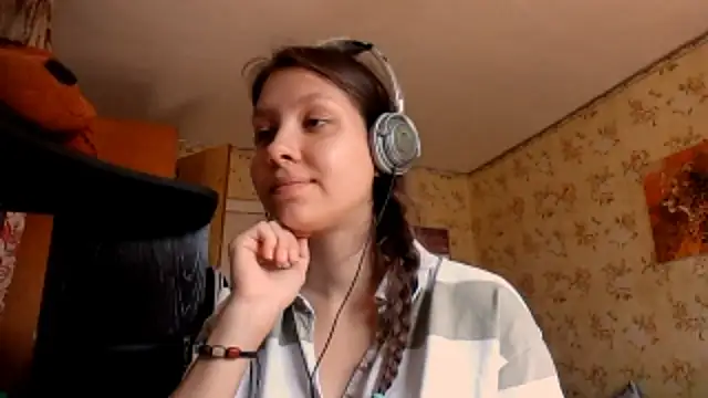 QutieDaSweet online show from September 18, 7:22 am