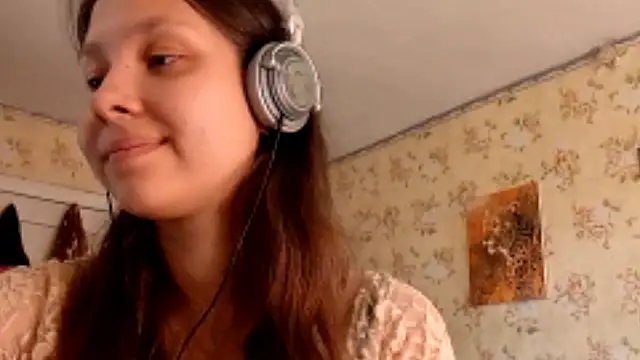 QutieDaSweet online show from September 21, 7:13 am