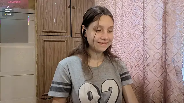 QutieDaSweet online show from November 14, 8:18 am