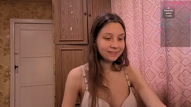 QutieDaSweet online show from November 13, 8:18 am