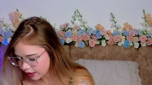 Lilith Bonheur online show from March 24, 2:17 pm