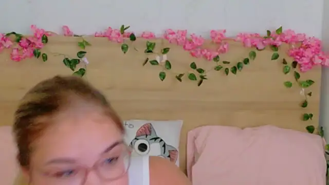 Snapshot of Lilith_Bonheur chatting on November 21, 10:53 pm Lilith Bonheur online show from November 21, 10:53 pm