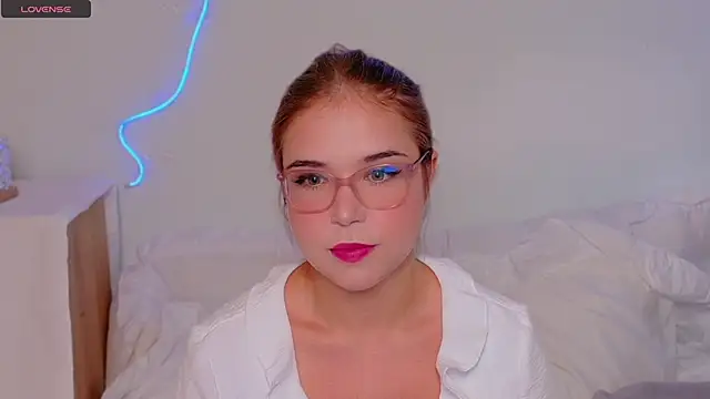 Snapshot of Lilith_Bonheur chatting on December 2, 9:38 pm Lilith Bonheur online show from December 2, 9:38 pm