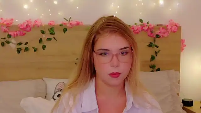 Snapshot of Lilith_Bonheur chatting on November 29, 10:21 pm Lilith Bonheur online show from November 29, 10:21 pm