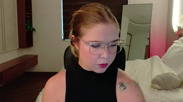 Lilith Bonheur online show from March 31, 10:56 pm