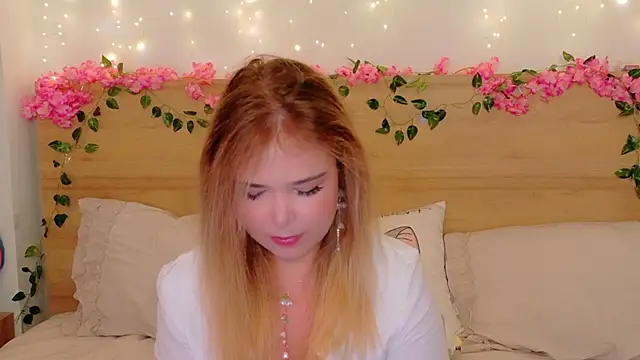 Snapshot of Lilith_Bonheur chatting on November 9, 10:03 pm Lilith Bonheur online show from November 9, 10:03 pm