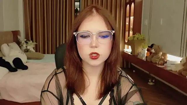 Snapshot of Lilith_Bonheur chatting on May 13, 8:27 pm Lilith Bonheur online show from May 13, 8:27 pm