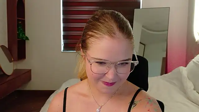 Lilith Bonheur online show from April 5, 12:06 am