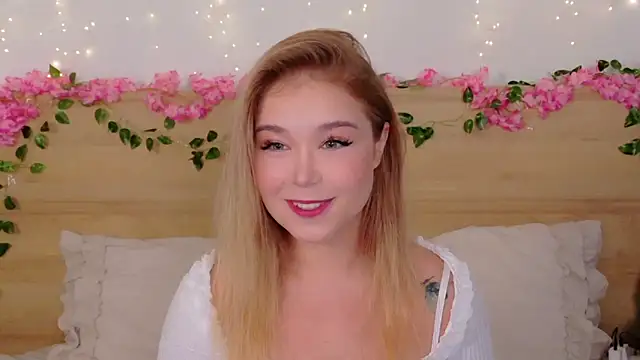 Snapshot of Lilith_Bonheur chatting on October 23, 8:07 pm Lilith Bonheur online show from October 23, 8:07 pm