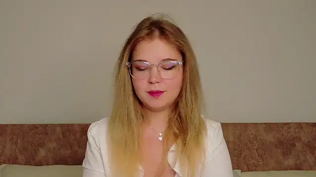 Lilith Bonheur online show from February 11, 9:14 pm