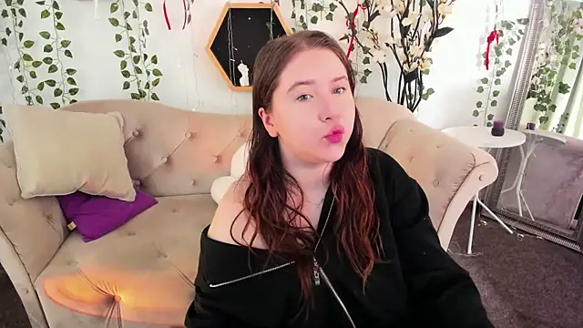 Selena Muse online show from March 4, 1:30 pm