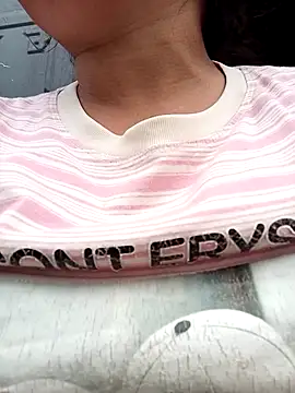 Luyen004 online show from April 2, 2:41 am