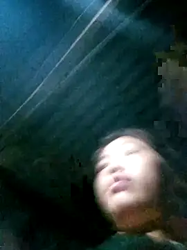 Luyen004 online show from April 9, 10:49 pm