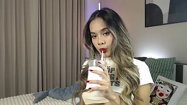 lilypeachxx online show from July 5, 4:06 am