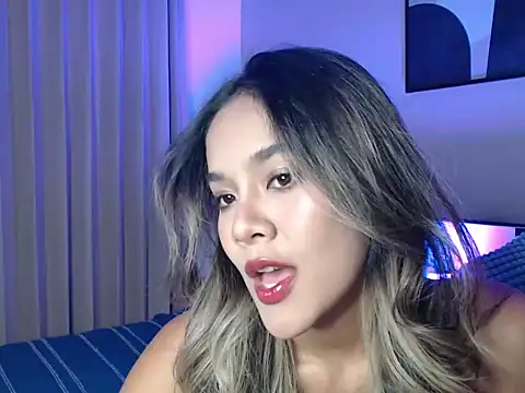 lilypeachxx online show from June 24, 11:24 pm
