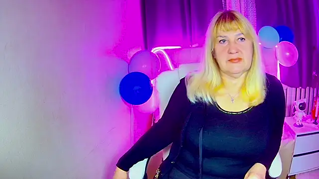 Snapshot of EmmaEllison chatting on September 23, 6:09 am EmmaEllison online show from September 23, 6:09 am