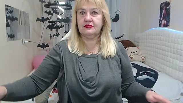 Snapshot of EmmaEllison chatting on October 29, 6:56 am EmmaEllison online show from October 29, 6:56 am