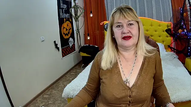 Snapshot of EmmaEllison chatting on October 26, 7:20 am EmmaEllison online show from October 26, 7:20 am