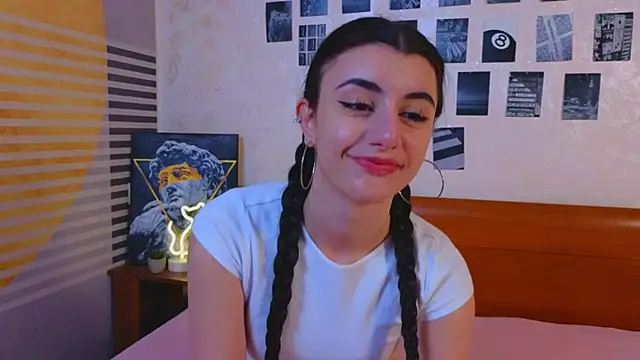 MelanieMooor online show from January 17, 2:09 pm