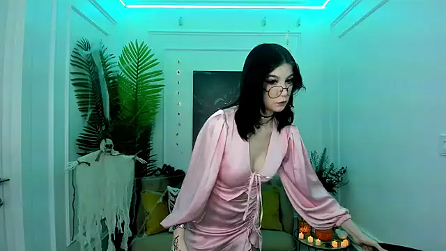 MeLLSawertyq online show from October 17, 7:15 pm