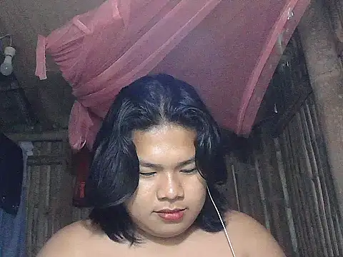 Huntrix2025 online show from April 4, 9:43 pm