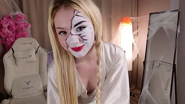 Snapshot of Flirty_lee chatting on October 30, 2:14 pm Flirty lee online show from October 30, 2:14 pm