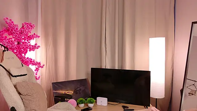 Snapshot of Flirty_lee chatting on October 27, 2:18 pm Flirty lee online show from October 27, 2:18 pm