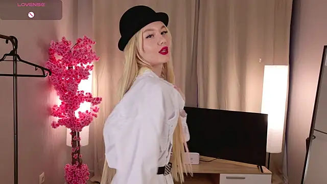 Snapshot of Flirty_lee chatting on November 5, 2:09 pm Flirty lee online show from November 5, 2:09 pm