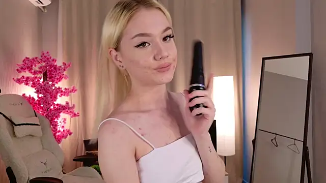 Snapshot of Flirty_lee chatting on October 26, 2:06 pm Flirty lee online show from October 26, 2:06 pm