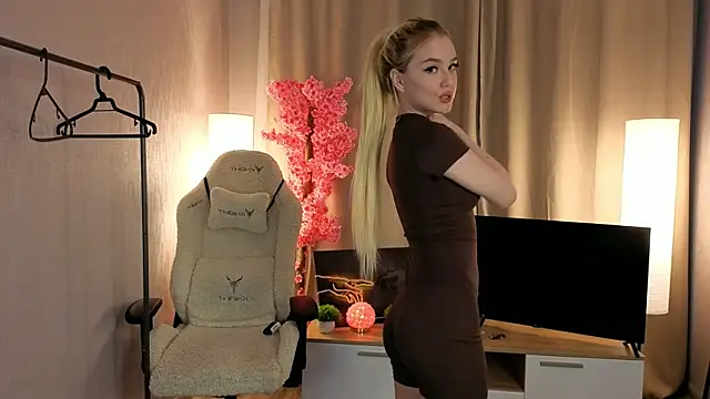 Snapshot of Flirty_lee chatting on October 24, 2:16 pm Flirty lee online show from October 24, 2:16 pm