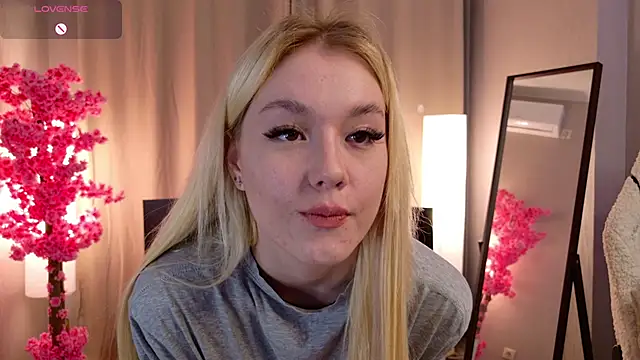 Snapshot of Flirty_lee chatting on November 11, 2:12 pm Flirty lee online show from November 11, 2:12 pm