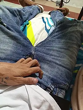 Snapshot of kingfm chatting on January 7, 12:15 am kingfm online show from January 7, 12:15 am