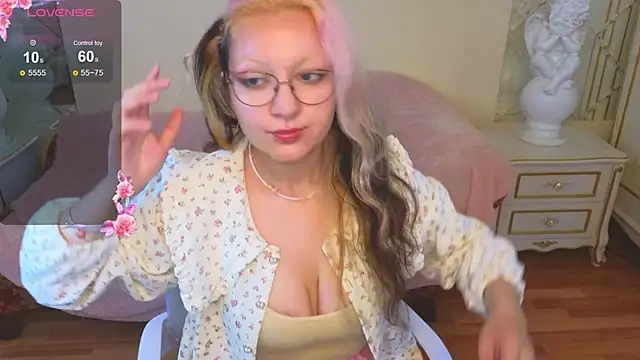 JuicyLullu online show from September 19, 4:27 am