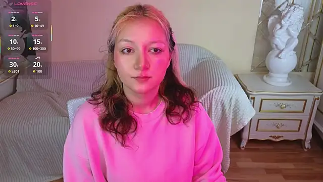 JuicyLullu online show from November 28, 12:05 pm