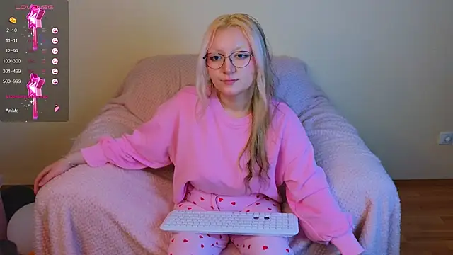 JuicyLullu online show from November 1, 11:26 am