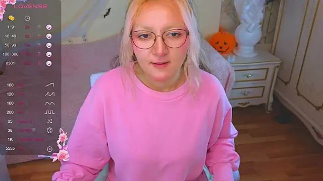 JuicyLullu online show from November 6, 4:27 am