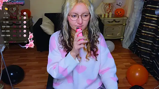 JuicyLullu online show from October 20, 4:25 am