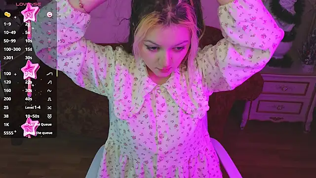 JuicyLullu online show from January 11, 11:50 am