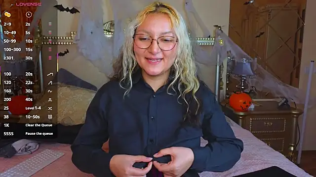 JuicyLullu online show from October 19, 5:54 am