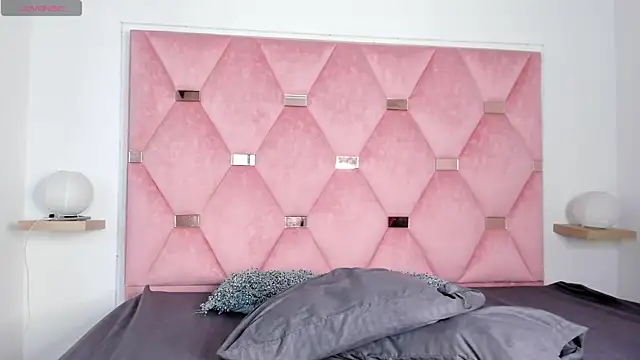 Snapshot of La_Diabla8 chatting on October 22, 11:31 am La Diabla8 online show from October 22, 11:31 am