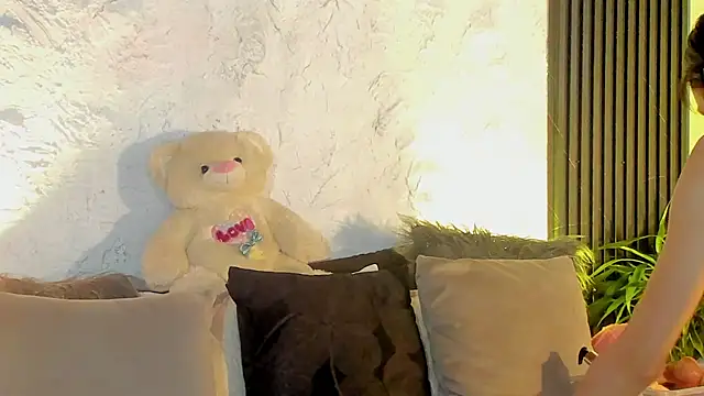 joselin rouse online show from December 15, 12:11 pm