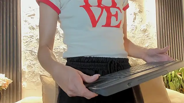 joselin rouse online show from April 2, 1:07 pm