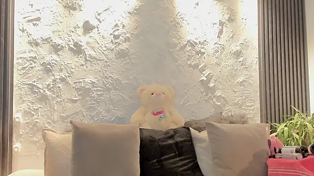 joselin rouse online show from April 8, 12:50 pm