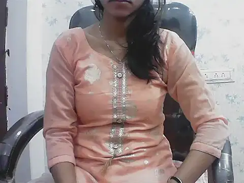 short girl  online show from March 30, 4:30 pm