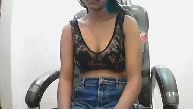 short girl  online show from May 15, 6:22 am