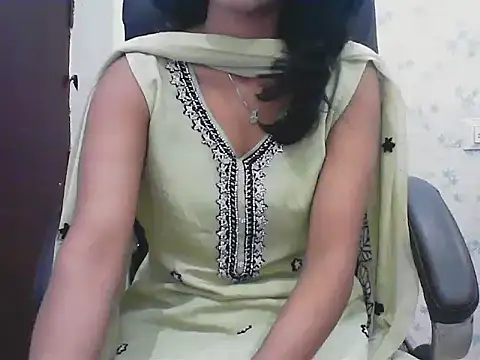 short girl  online show from March 7, 7:15 am